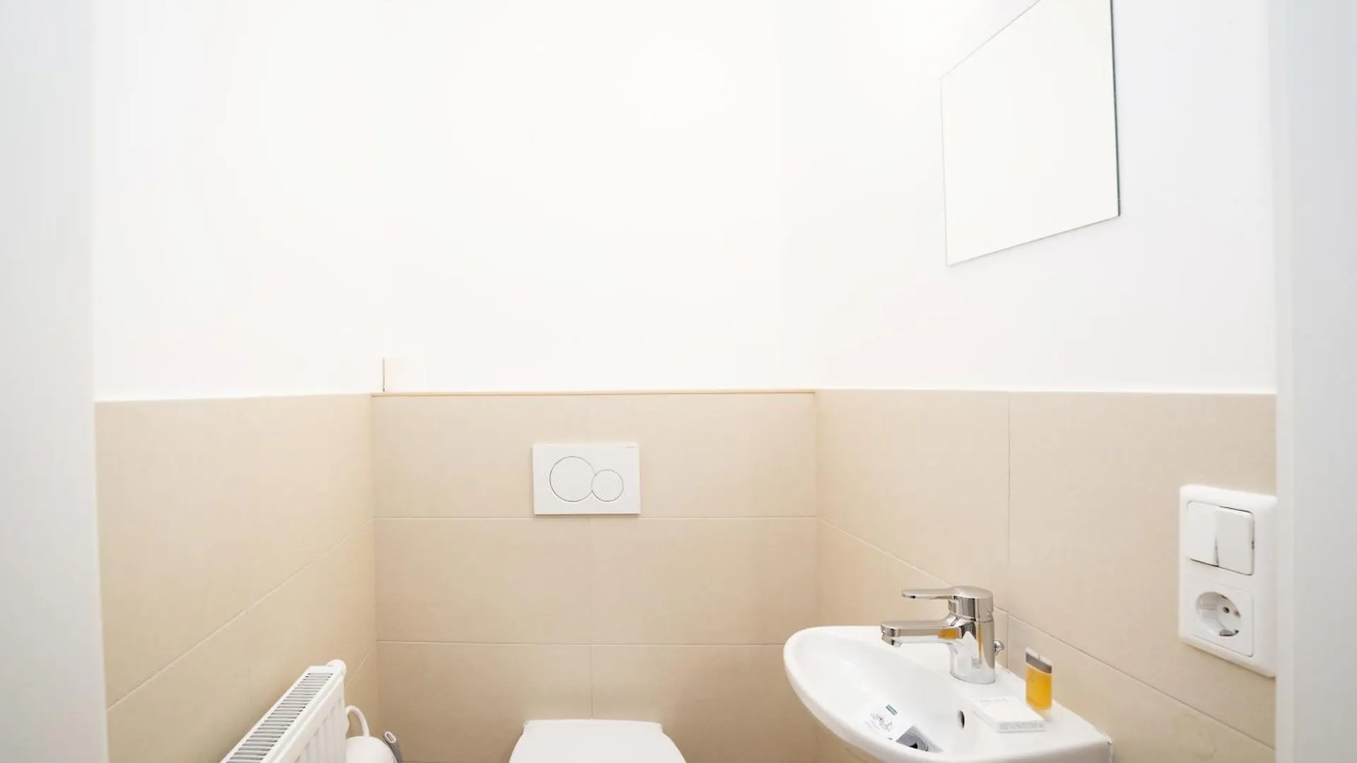 2 Bedroom Central Long-Term Apartment With Free Parking Vienna 0*,