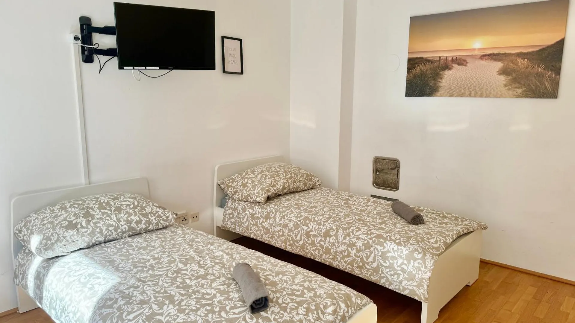 2 Bedroom Central Long-Term Apartment With Free Parking Vienna 0*,  Austria