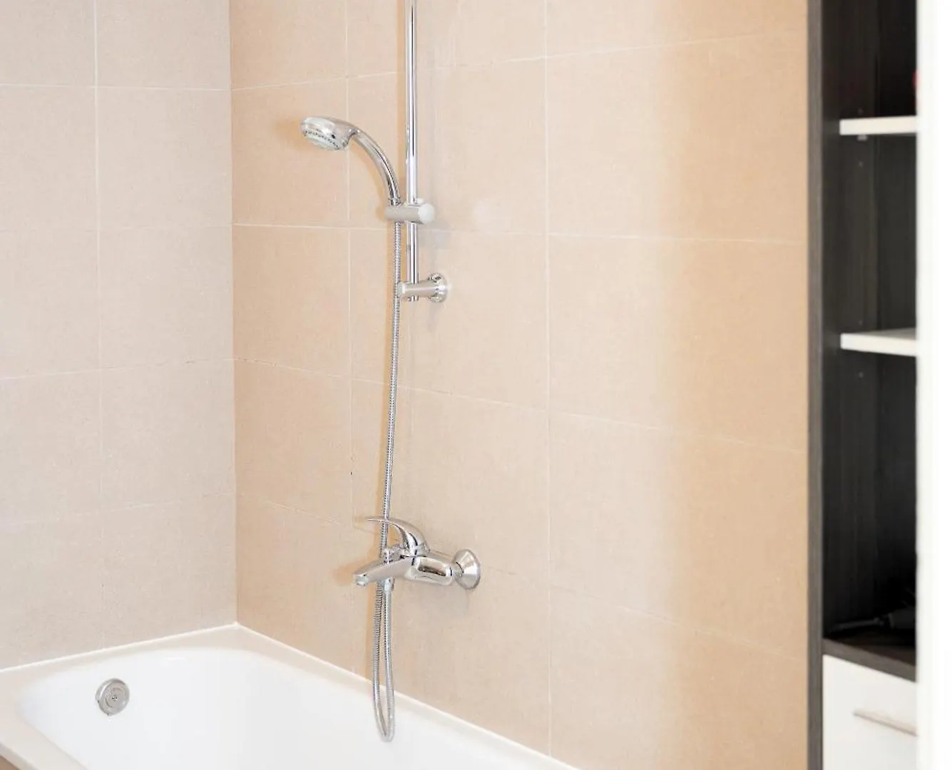 2 Bedroom Central Long-Term Apartment With Free Parking Vídeň