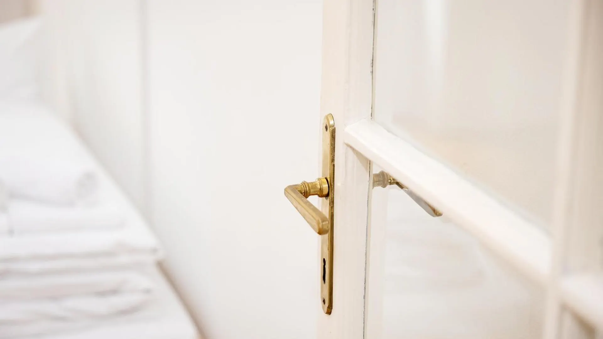 2 Bedroom Central Long-Term Apartment With Free Parking Vídeň