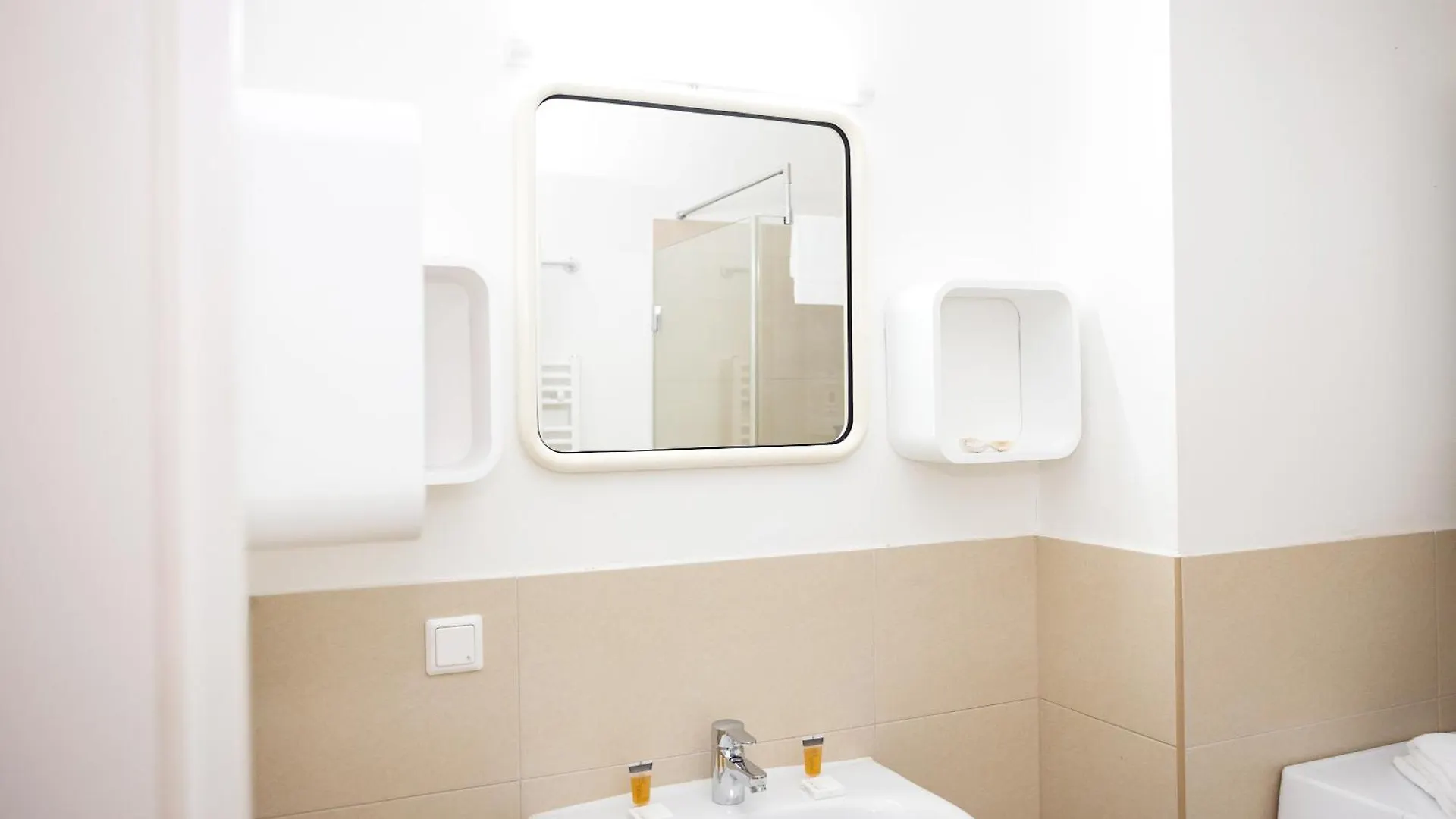 2 Bedroom Central Long-Term Apartment With Free Parking Vídeň